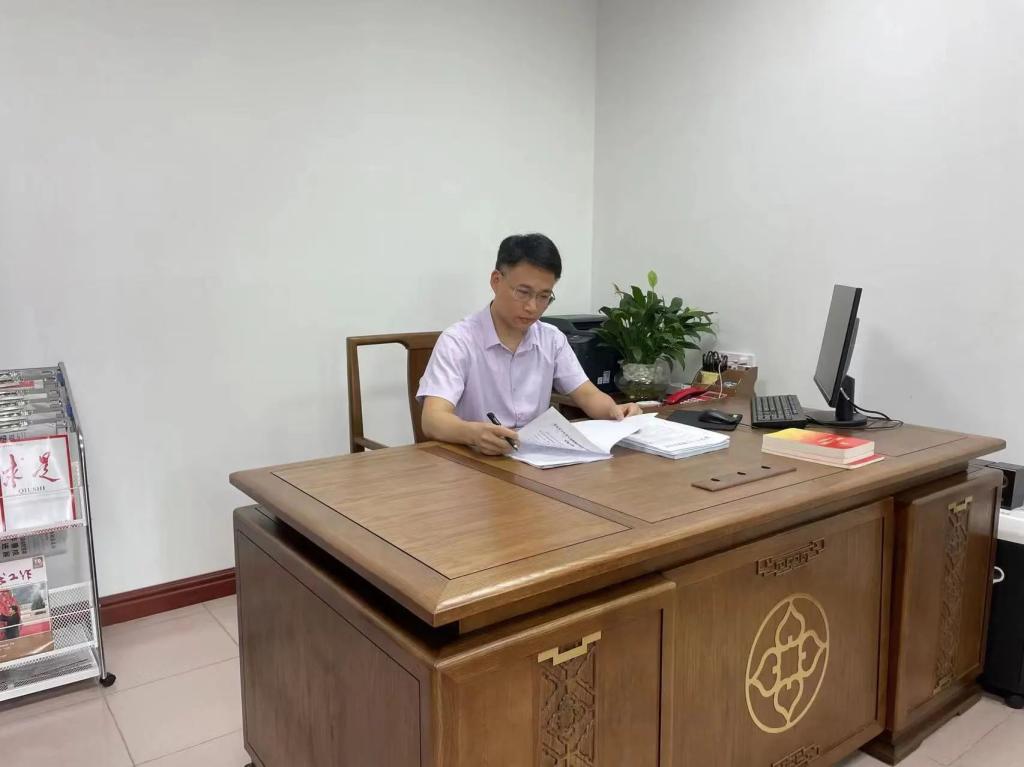 乐动平台校友许云获评第六届  广东省“人民满意的公务员”称号